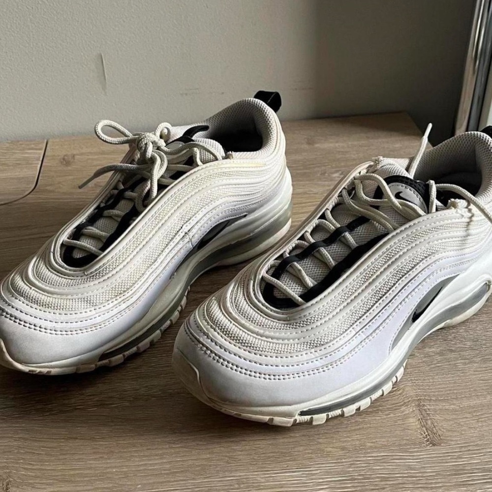 Nike White and Black Women's Shoes - Picture 2 of 3